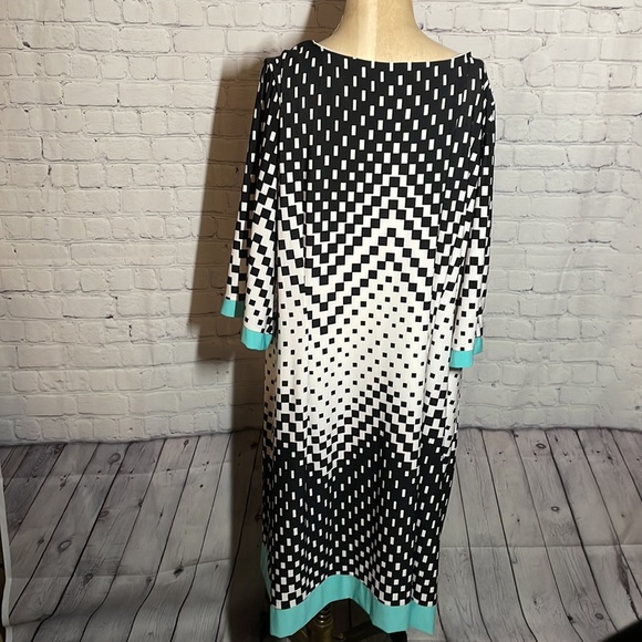 Signature Camryn Dress Plus Size 22W - Picture 3 of 8